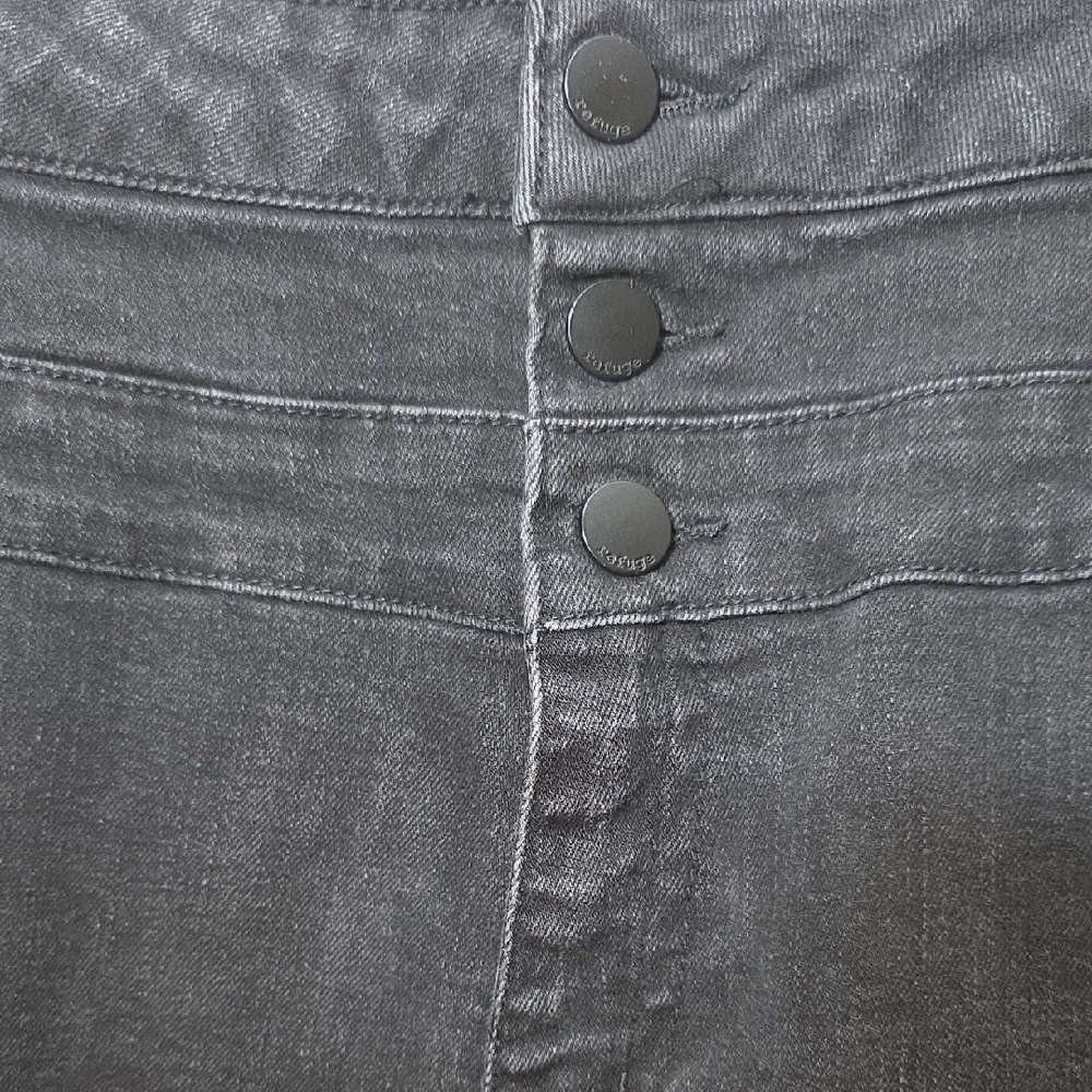 Refuge Black Wash High Waist Jean Shorts - Picture 4 of 8